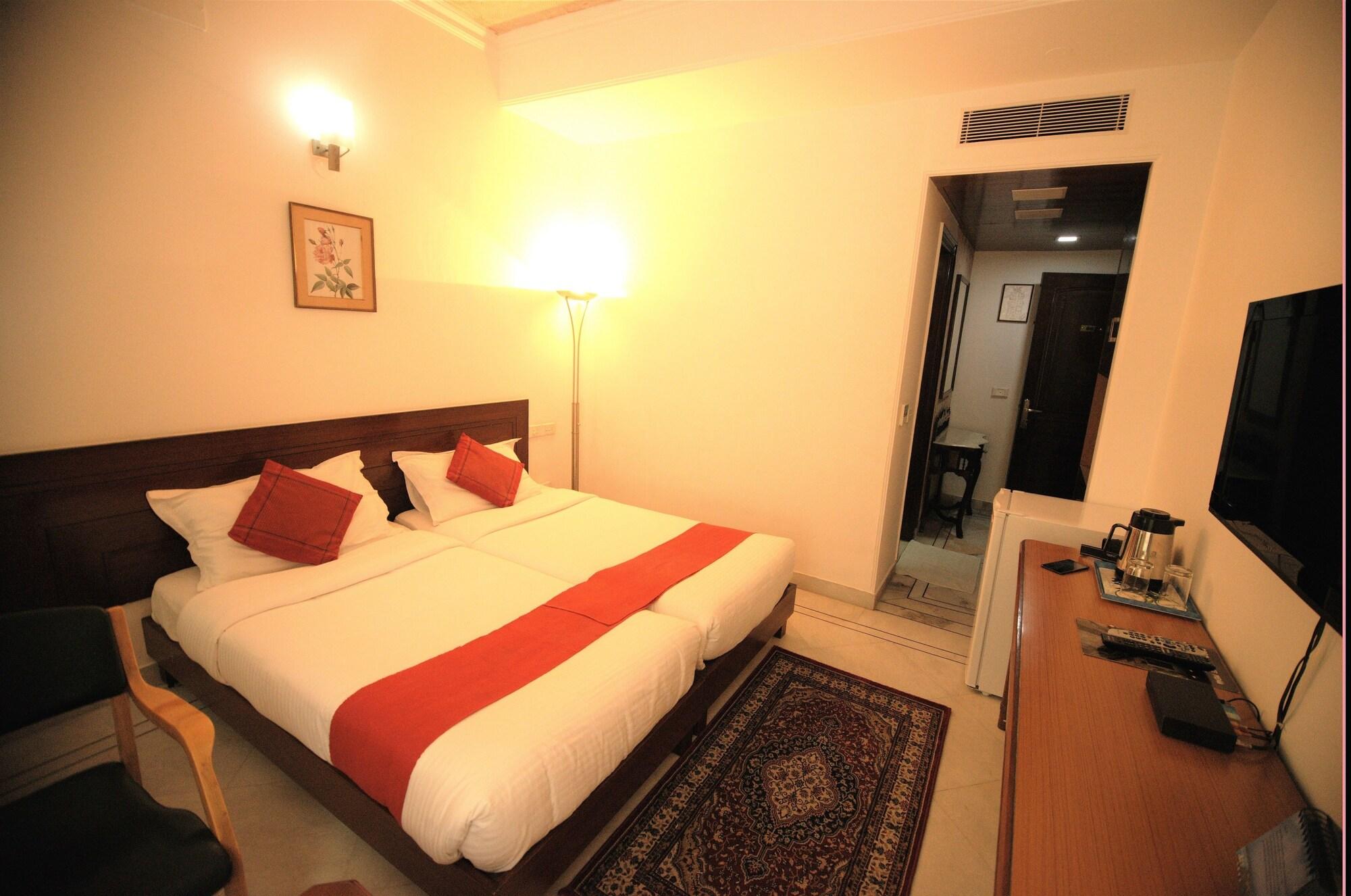 Hotel Palm Greens Új-Delhi Kültér fotó