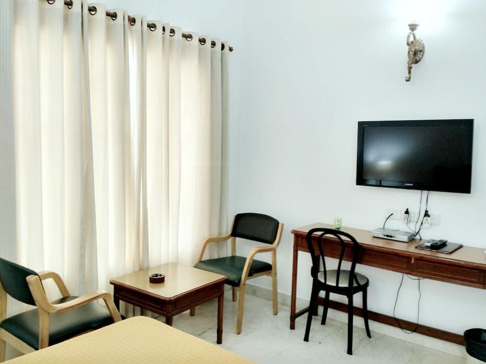 Hotel Palm Greens Új-Delhi Kültér fotó