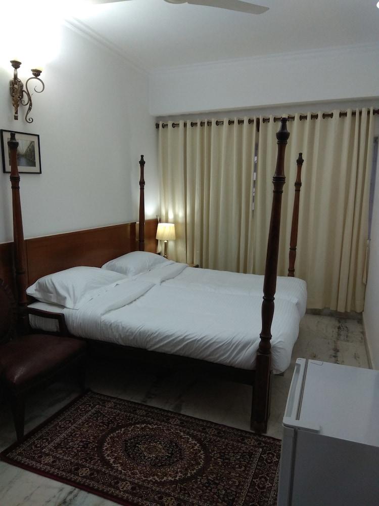 Hotel Palm Greens Új-Delhi Kültér fotó