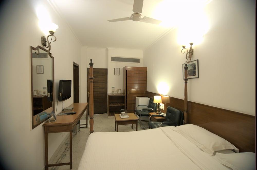 Hotel Palm Greens Új-Delhi Kültér fotó