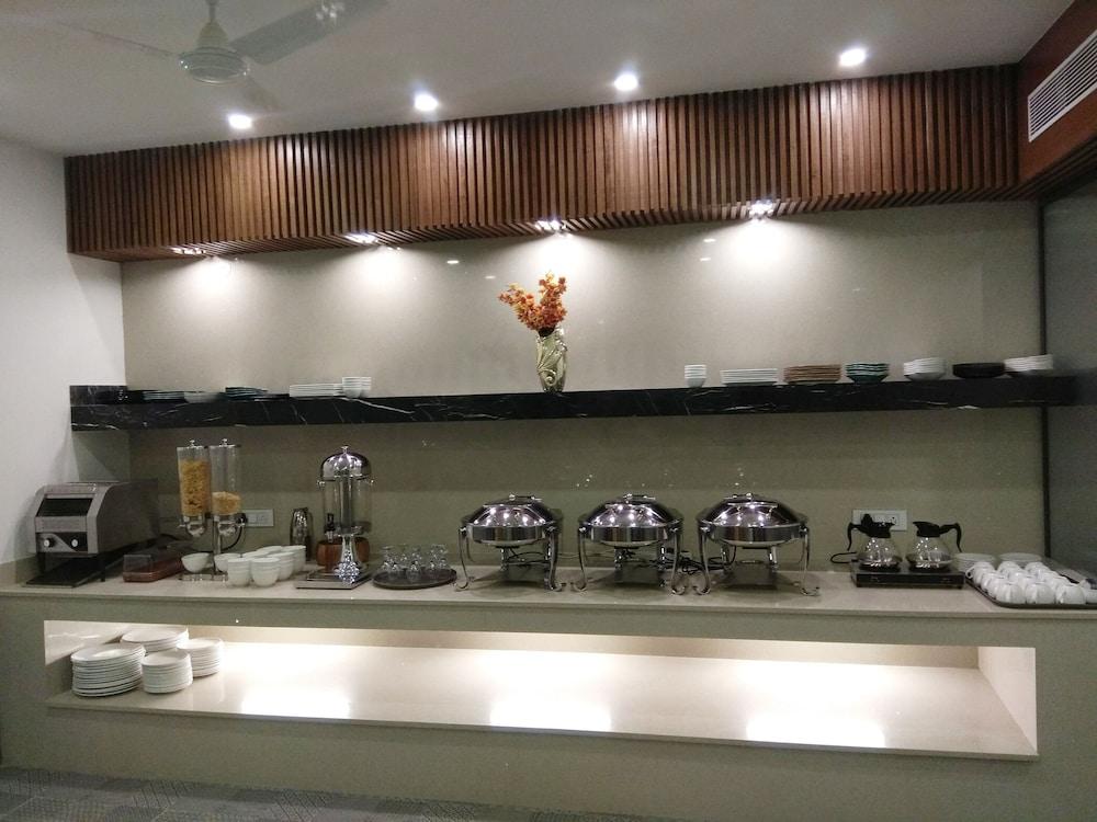 Hotel Palm Greens Új-Delhi Kültér fotó
