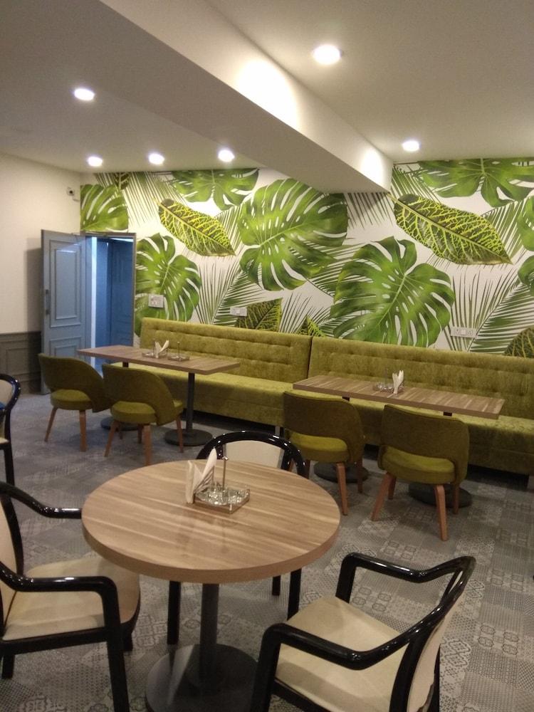 Hotel Palm Greens Új-Delhi Kültér fotó