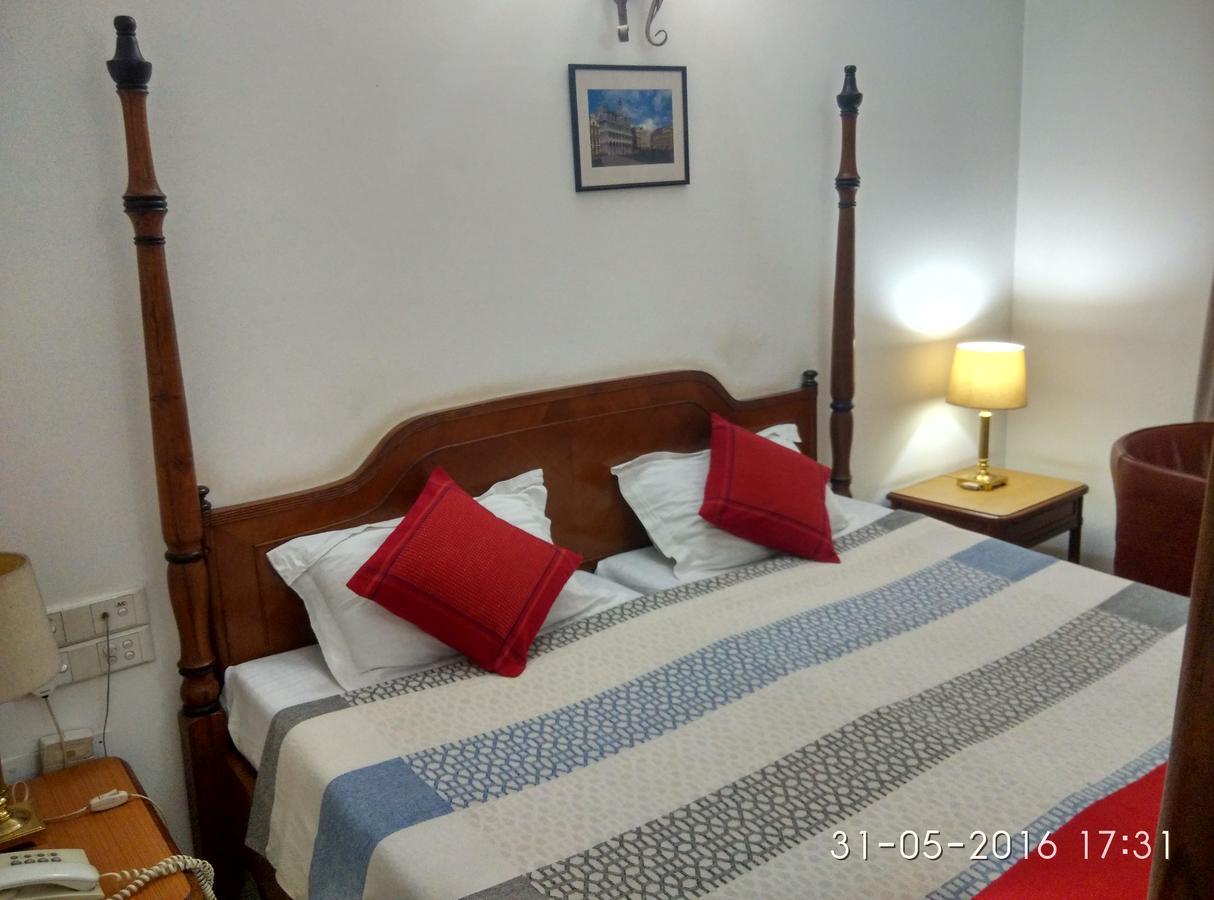 Hotel Palm Greens Új-Delhi Kültér fotó