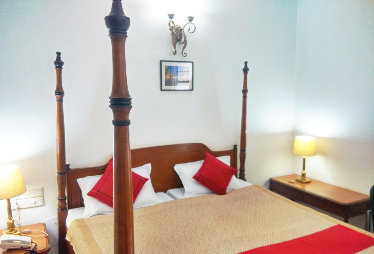 Hotel Palm Greens Új-Delhi Kültér fotó