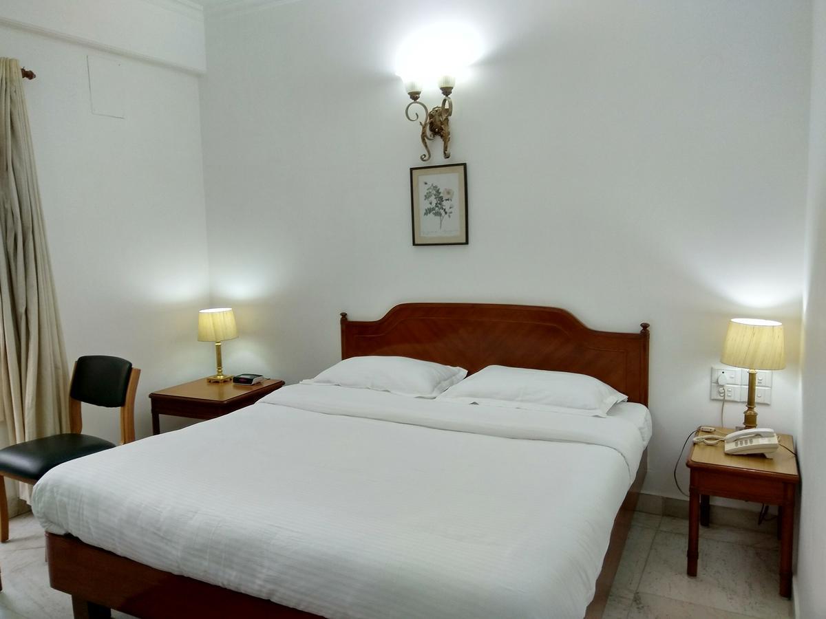 Hotel Palm Greens Új-Delhi Kültér fotó