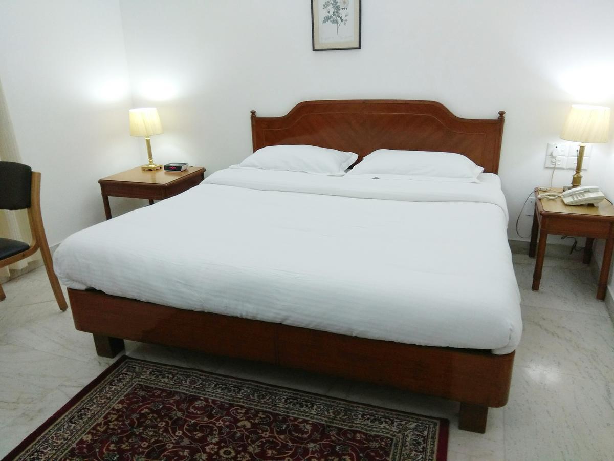 Hotel Palm Greens Új-Delhi Kültér fotó