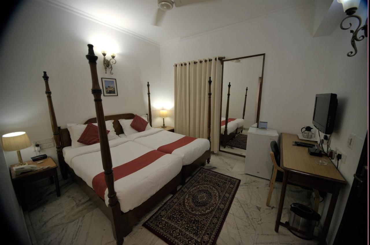 Hotel Palm Greens Új-Delhi Kültér fotó