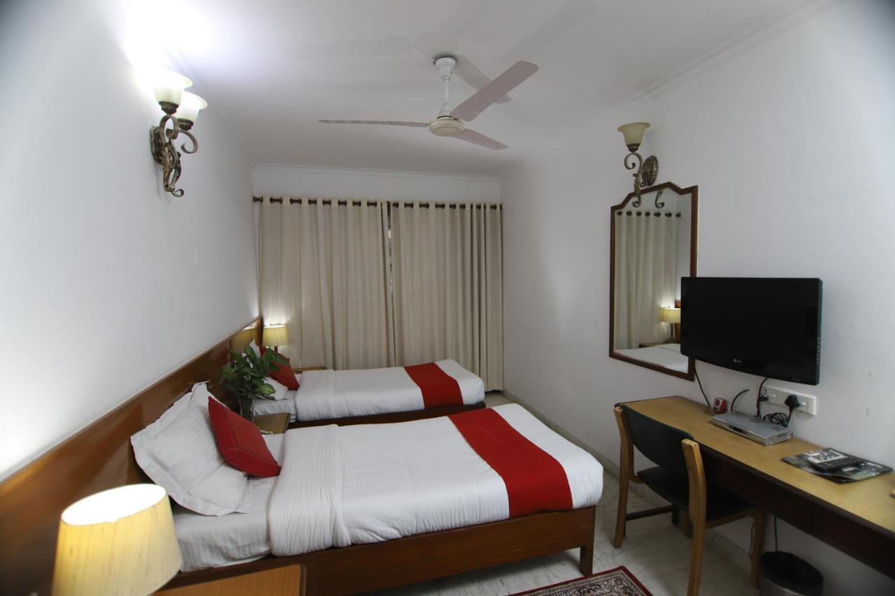 Hotel Palm Greens Új-Delhi Kültér fotó