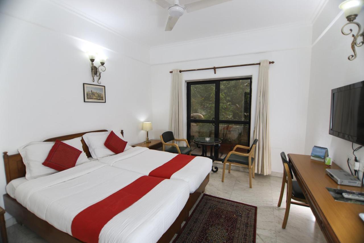 Hotel Palm Greens Új-Delhi Kültér fotó