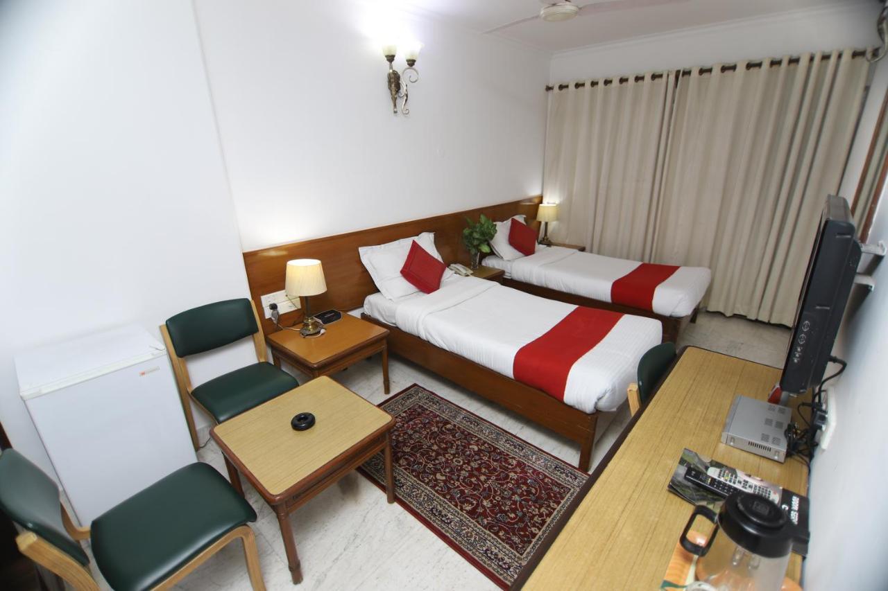 Hotel Palm Greens Új-Delhi Kültér fotó
