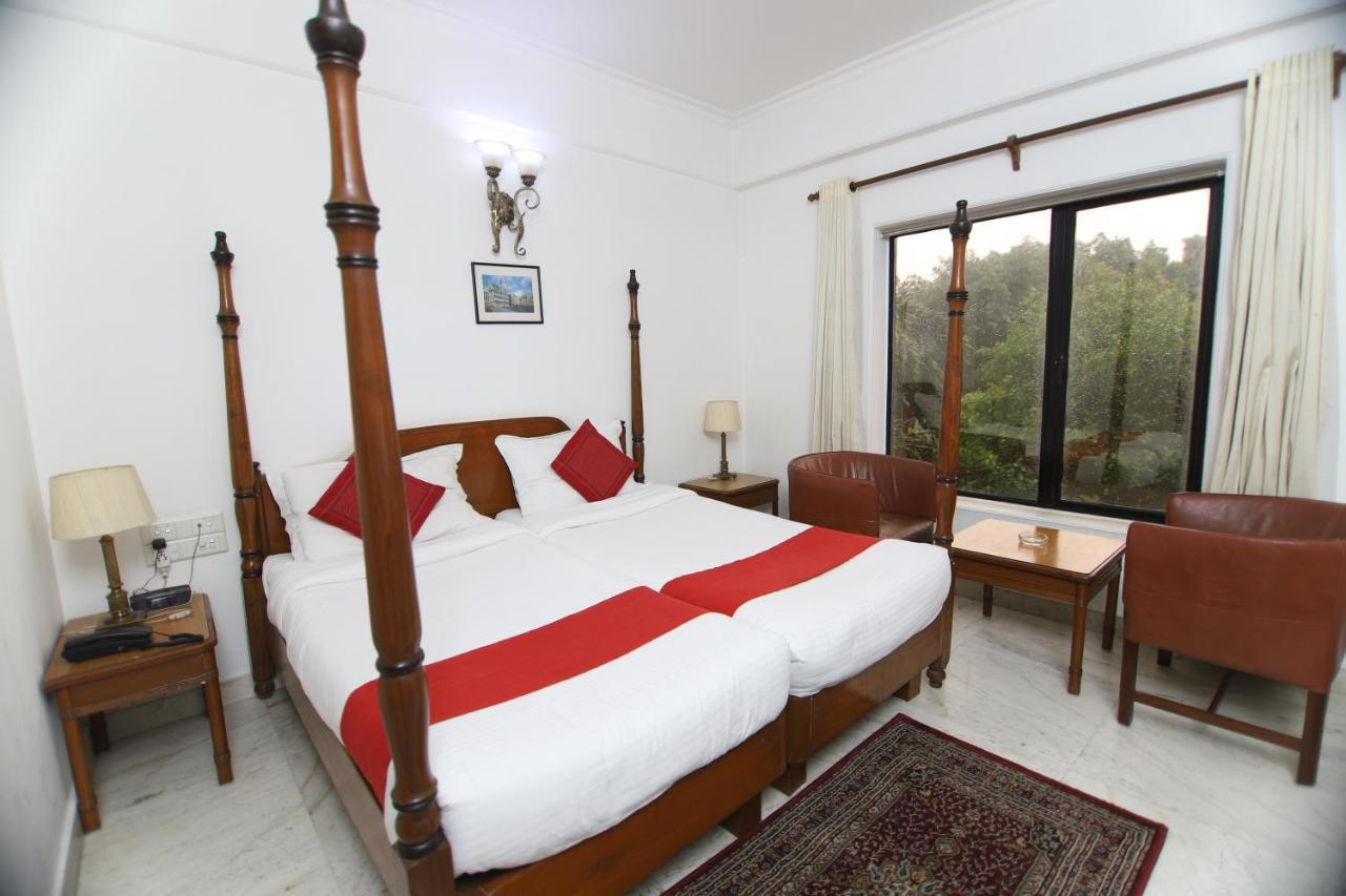 Hotel Palm Greens Új-Delhi Kültér fotó